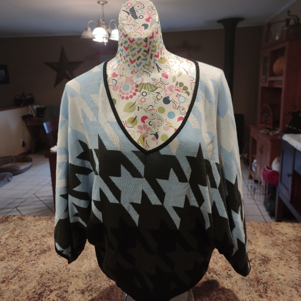 New York and company v neck sweater